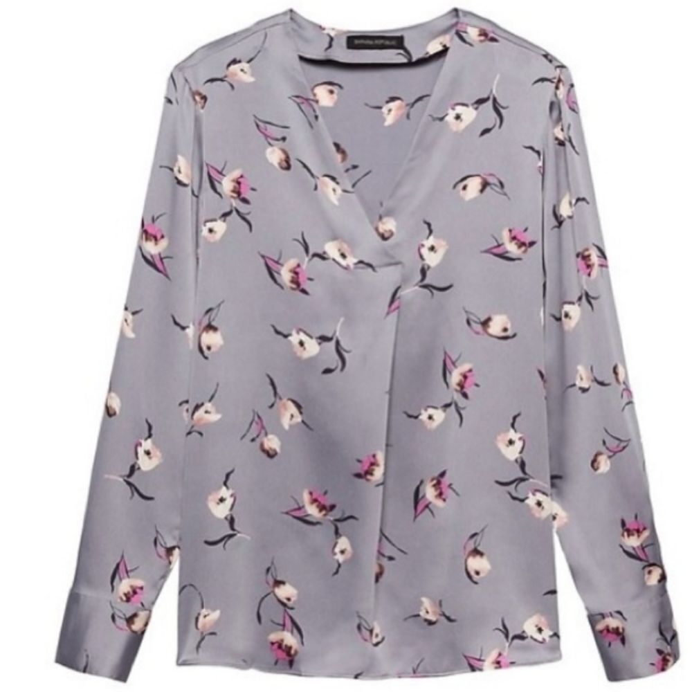 🔹️Banana Republic Silver Floral Print Vneck Long Sleeve Top XSmall